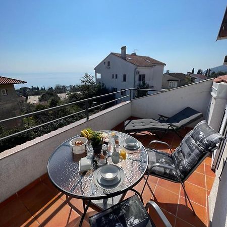 Apartment Lady Daniela Mit Meerblick In Ловран Екстериор снимка