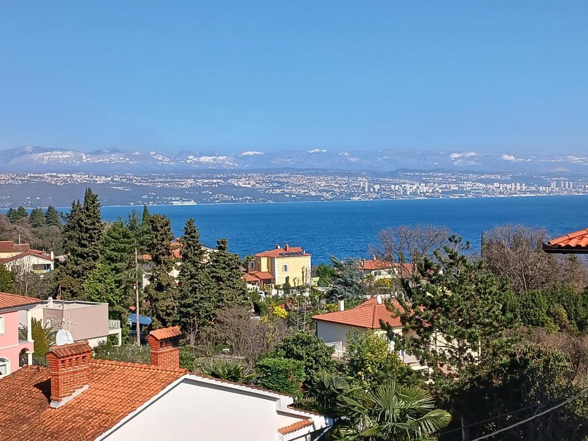 Apartment Lady Daniela Mit Meerblick In Ловран Екстериор снимка