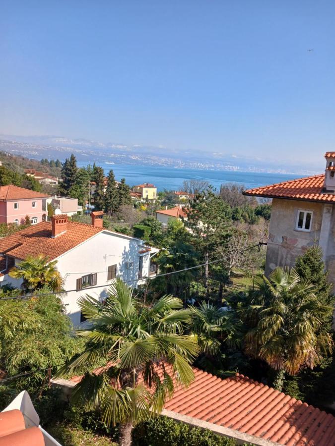 Apartment Lady Daniela Mit Meerblick In Ловран Екстериор снимка