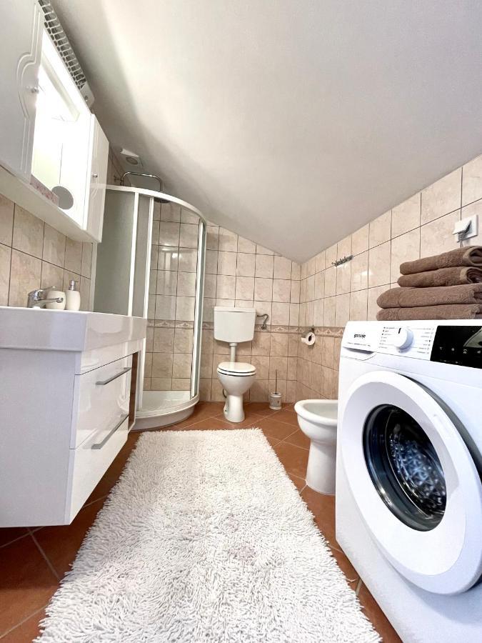 Apartment Lady Daniela Mit Meerblick In Ловран Екстериор снимка
