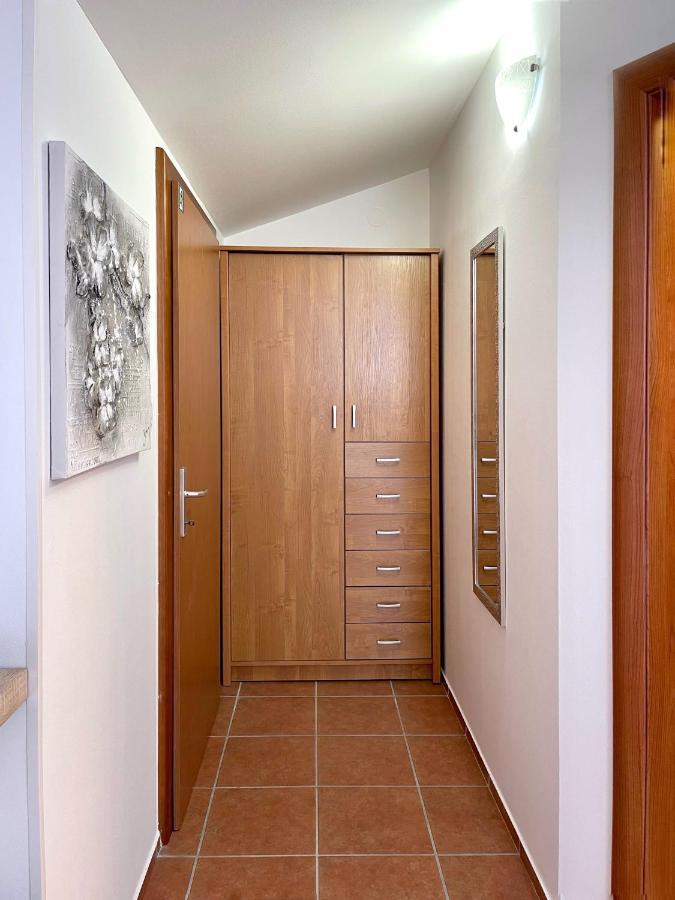 Apartment Lady Daniela Mit Meerblick In Ловран Екстериор снимка
