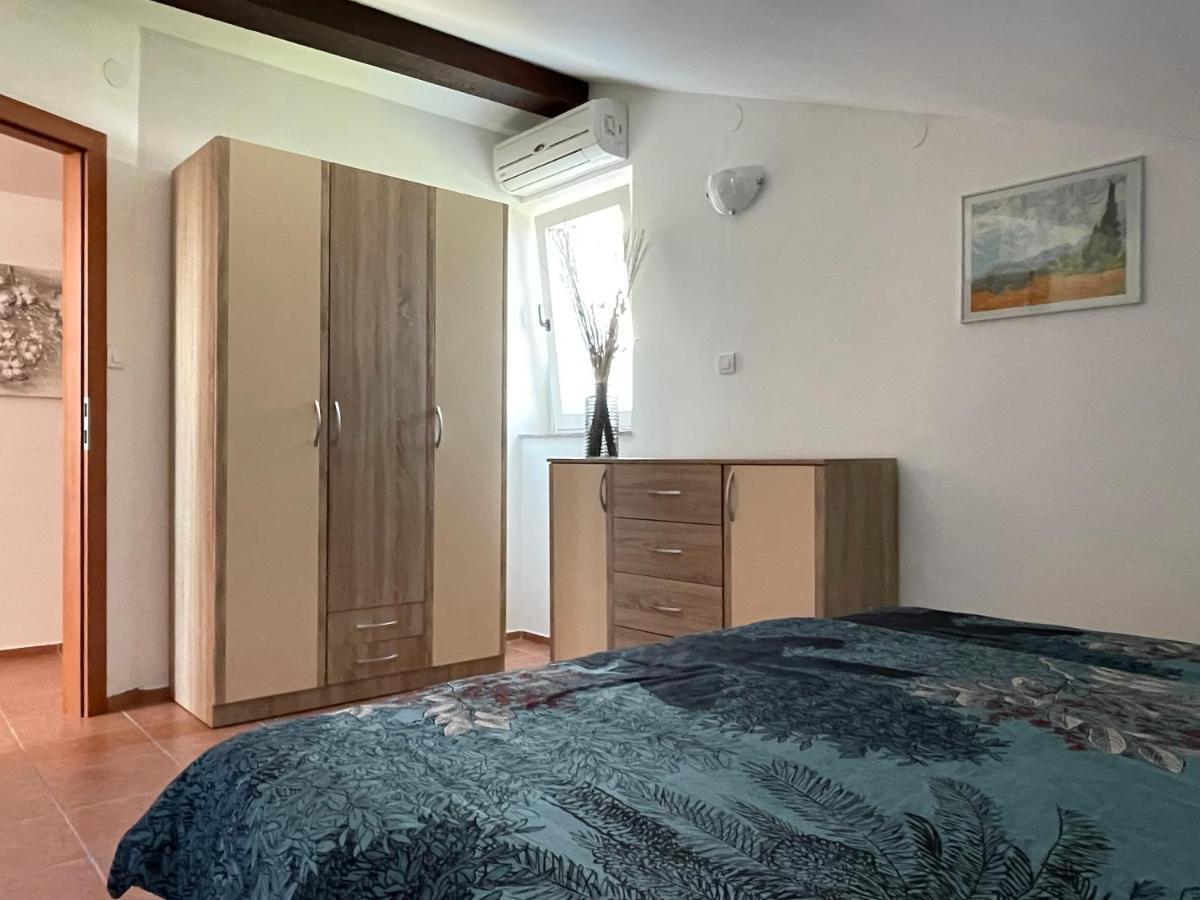 Apartment Lady Daniela Mit Meerblick In Ловран Екстериор снимка