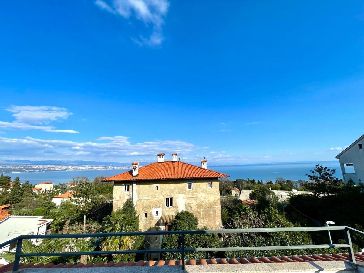 Apartment Lady Daniela Mit Meerblick In Ловран Екстериор снимка