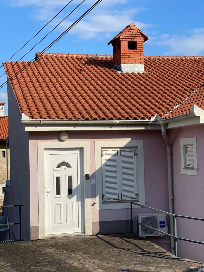 Apartment Lady Daniela Mit Meerblick In Ловран Екстериор снимка